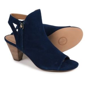 Adrienne Vittadini Phyre Suede Shootie Blueberry